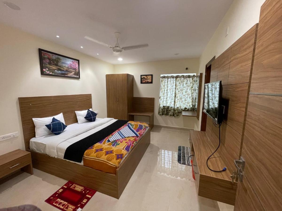 Srilakshmitulasiresidency Hotel Тирупати Екстериор снимка