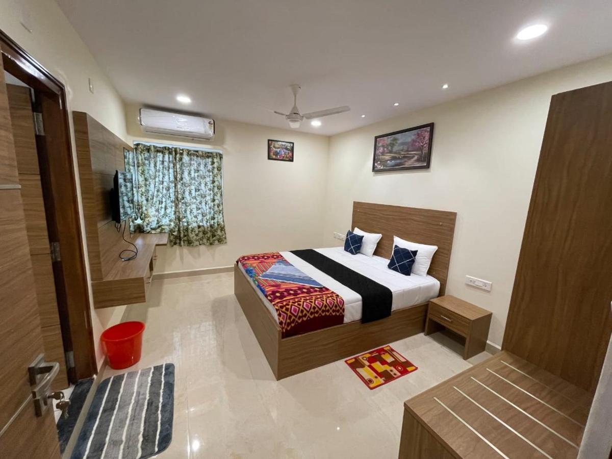 Srilakshmitulasiresidency Hotel Тирупати Екстериор снимка
